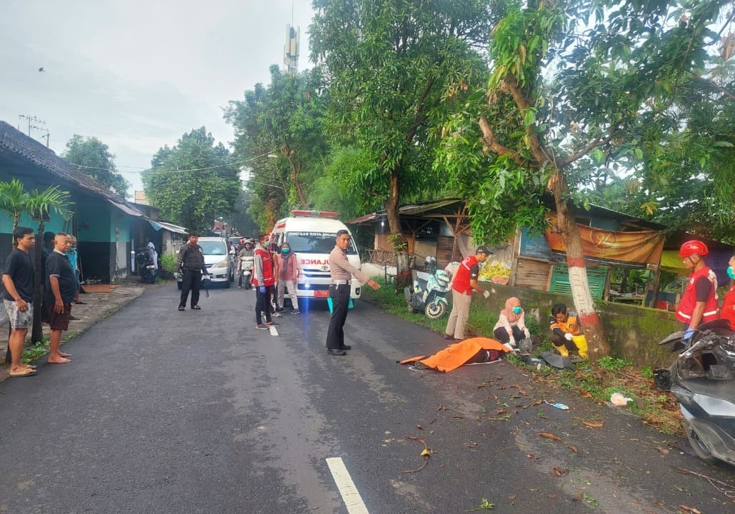 Tersenggol Motor Vega, Pemotor Honda PCX Tewas di Wates Mojokerto