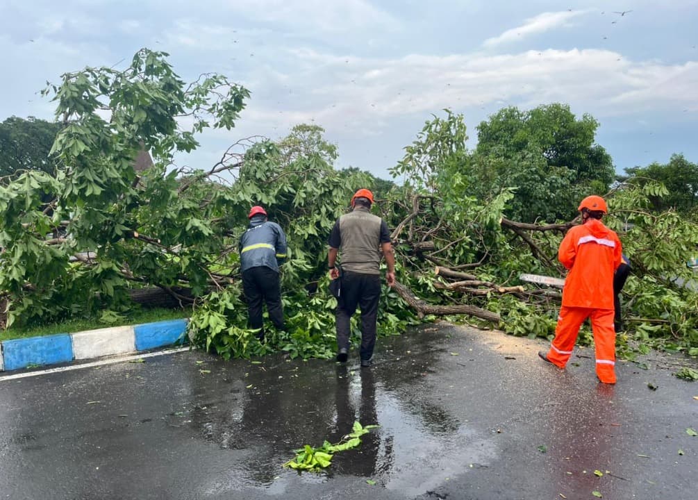 BPBD Jatim: 10 Motor dan 1 Mobil Terdampak Puting Beliung di T1 Bandara Juanda