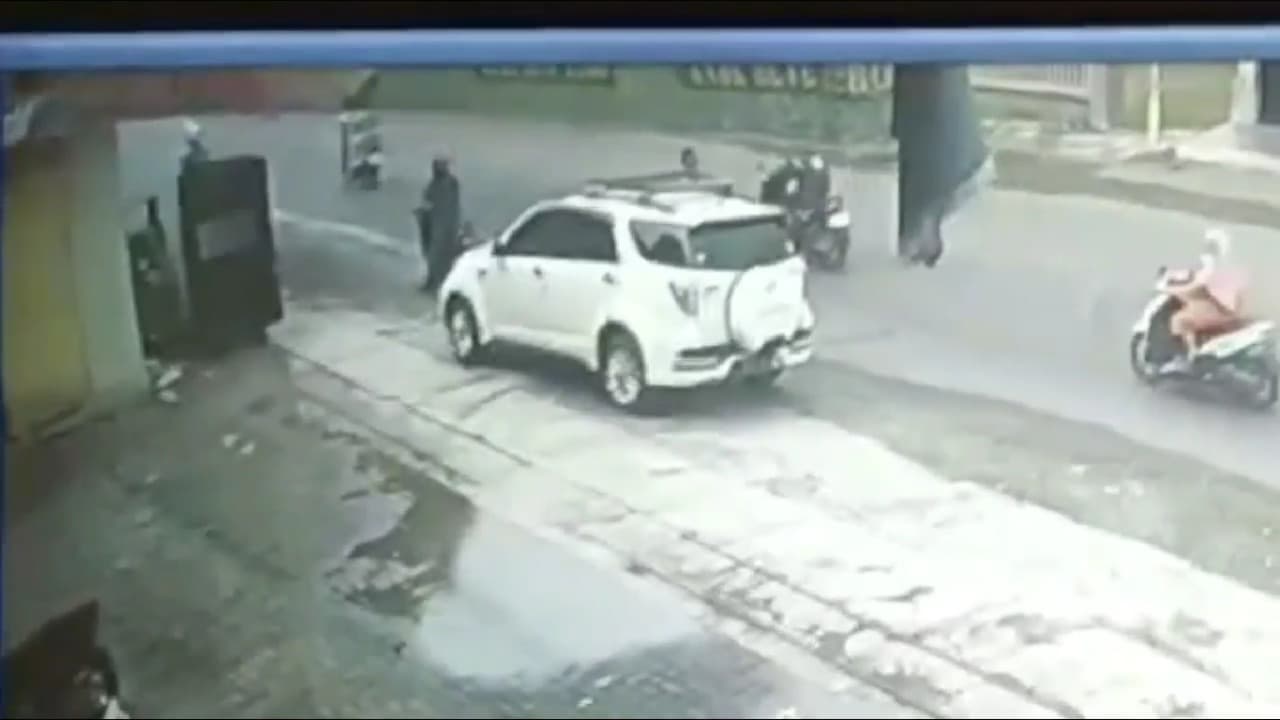 Pelaku Modus Pecah Kaca Mobil Gasak Tas Guru di Jember