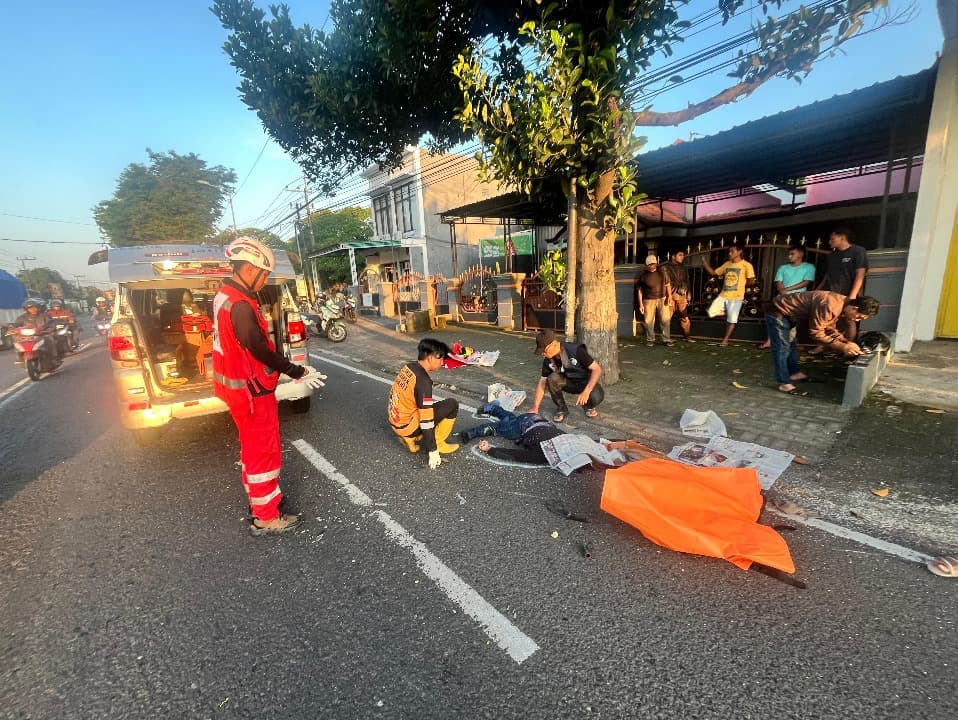 Berangkat Dinas, Anggota TNI Tewas Tertabrak Truk di Mojokerto