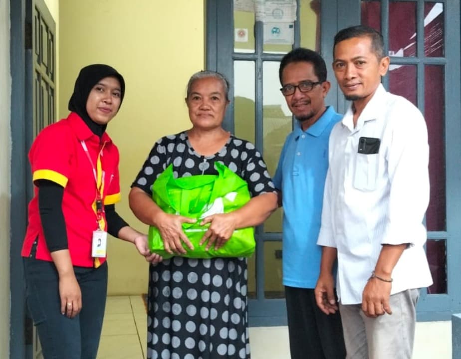 Alfamart Berbagi Kepada Masyarakat di Purwosari