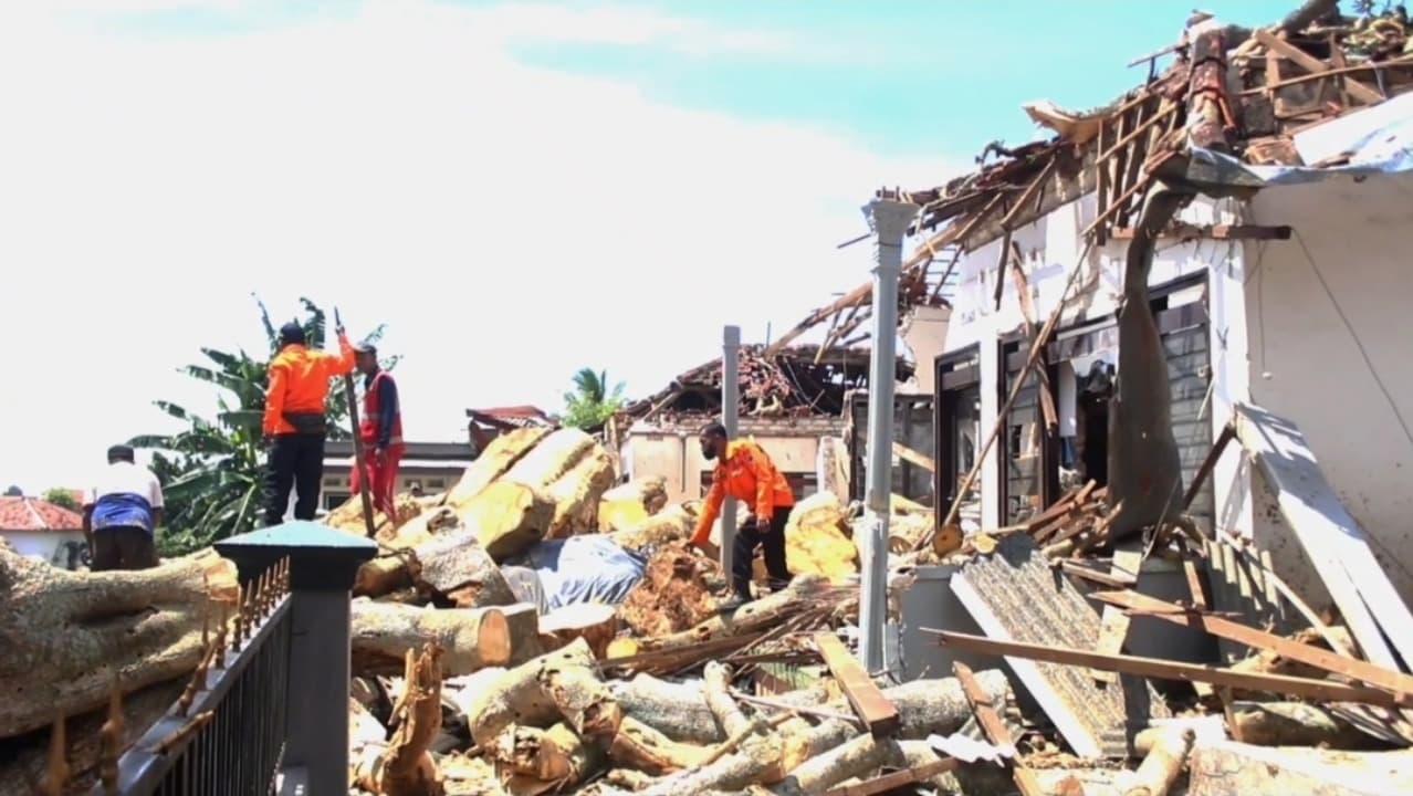 Ratusan Rumah dan Sekolah di Sumenep Rusak Akibat Cuaca Ekstrem