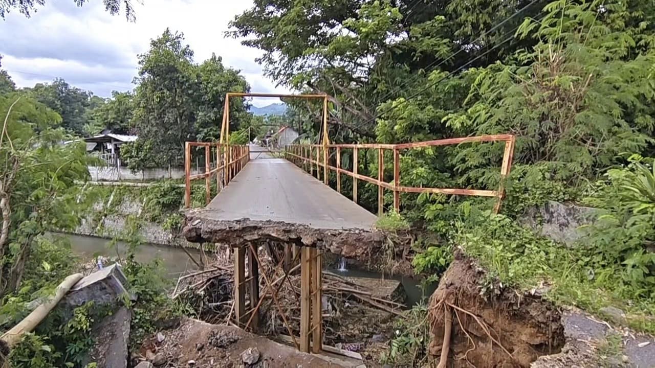 Jembatan Putus di Ponorogo, 2 Pekerja SPPG Patah Tulang