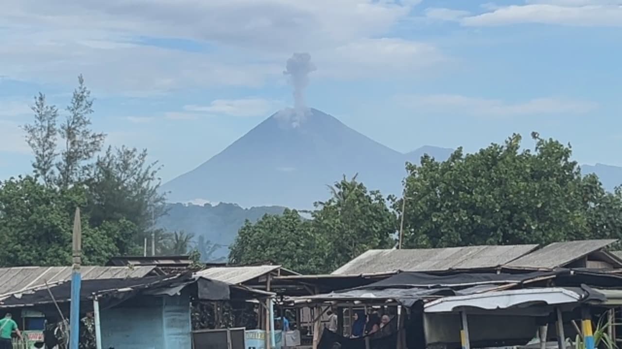 Gejolak Semeru Alami Letusan Disertai APG