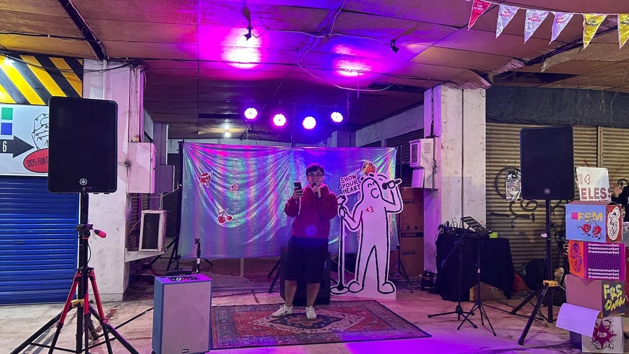 Wadahi Ekspresi Seni Anak Muda, Less Than Three Gelar Open Mic Live di Pasar Tunjungan