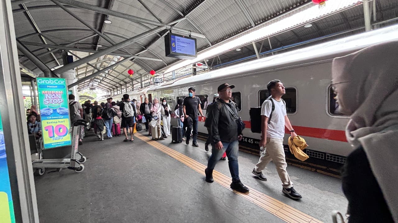 KAI Daop 8 Surabaya Layani 42 Ribu Penumpang Selama Libur Panjang Imlek 2026