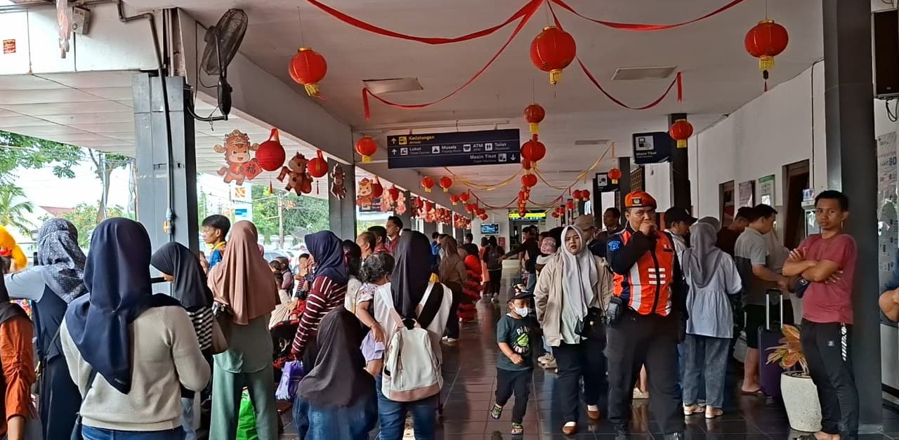 Arus Libur Imlek Membludak, 42 Ribu Penumpang Tiba di Daop 7 Madiun