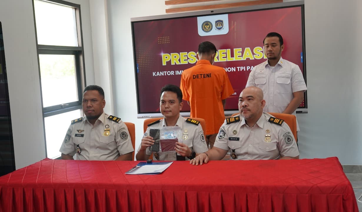 Kantor Imigrasi Pamekasan Deportasi Tiga WNA Malaysia karena Langgar Izin Tinggal