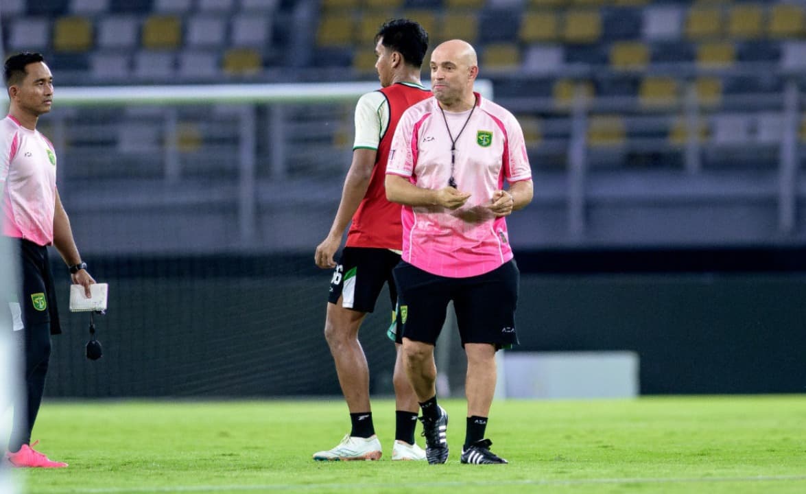 Pelatih Persebaya Bernardo Tavares Kirim Pesan kepada Suporter PSM Makassar