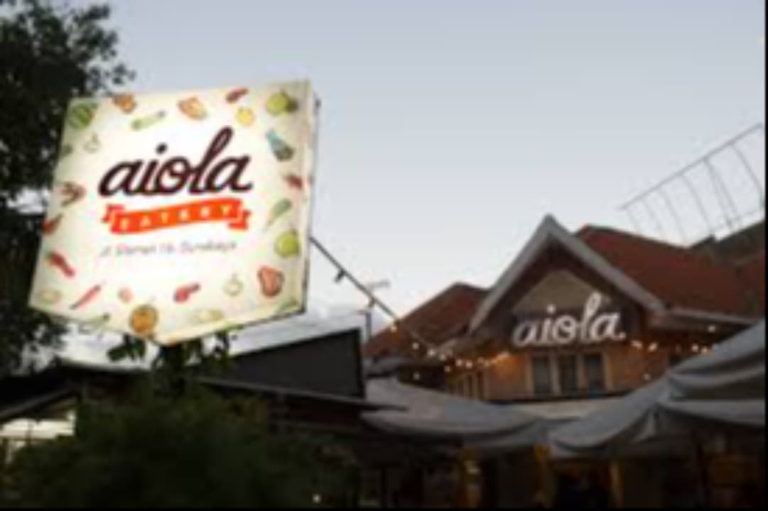 10 Rekomendasi Tempat Bukber Favorit di Surabaya: Dari Kaki Lima hingga Resto Keluarga