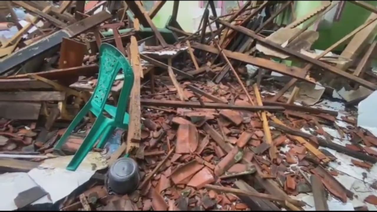 Bondowoso Perpustakaan Sekolah Ambruk