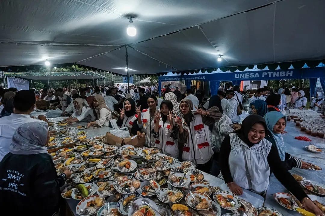 Manjakan Anak Kos, Unesa Bagikan 3.000 Porsi Buka Puasa Gratis Setiap Hari Selama Ramadan