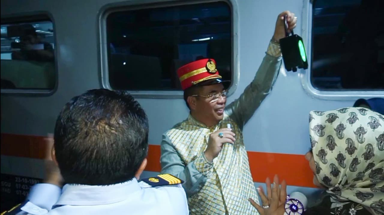 Wali Kota Aminuddin Resmikan Rute Perdana Commuter Line Probolinggo-Surabaya, Tiket Hanya Rp 8 Ribu