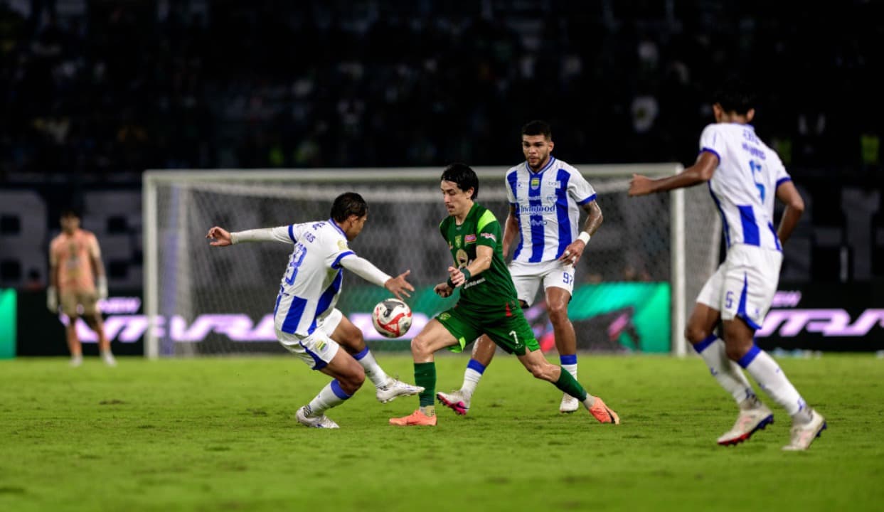 Hasil Super League: Persebaya Tahan Persib, Persita Hajar PSM Makassar