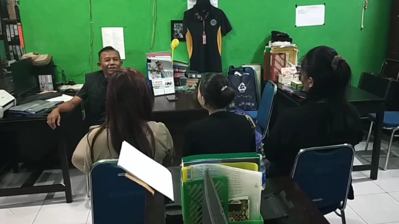 Razia Ramadan di Guyangan Nganjuk, Satpol PP Amankan 7 Wanita dan Ratusan Botol Miras