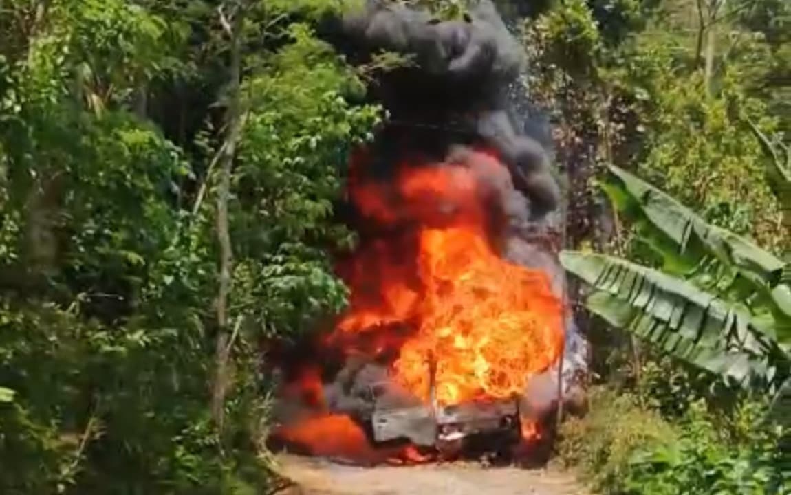 Hendak Belanja Lebaran, Mobil Warga Nawangan Pacitan Hangus Terbakar