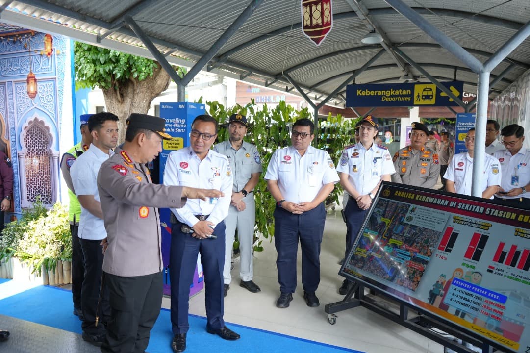 Kapolri Apresiasi Pelayanan KAI Daop 8 Surabaya Jelang Mudik Lebaran 2026