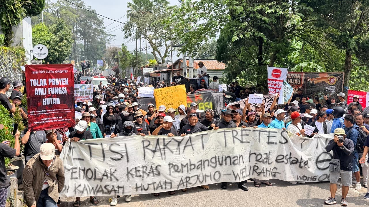 Ribuan Warga Prigen Tolak Pembangunan Real Estate di Lereng Arjuno