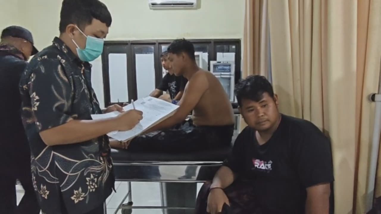 Sepuluh Wisatawan Tersambar Petir, Ini Faktanya