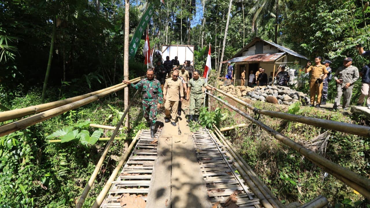 Target 12 Jembatan, TNI AD Kebut Pembangunan Jembatan Gantung di Banyuwangi