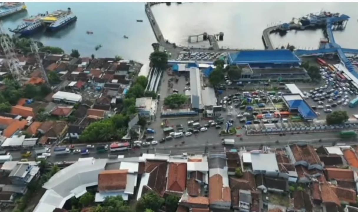 Antrean Kendaraan Menuju Pelabuhan Ketapang Masih Panjang, Macet Hingga 5 Kilometer