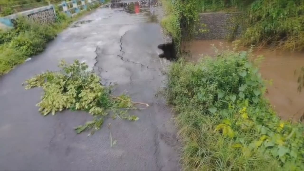 Diterjang Arus Sungai, 3 Jembatan dan 1 Dam Rusak