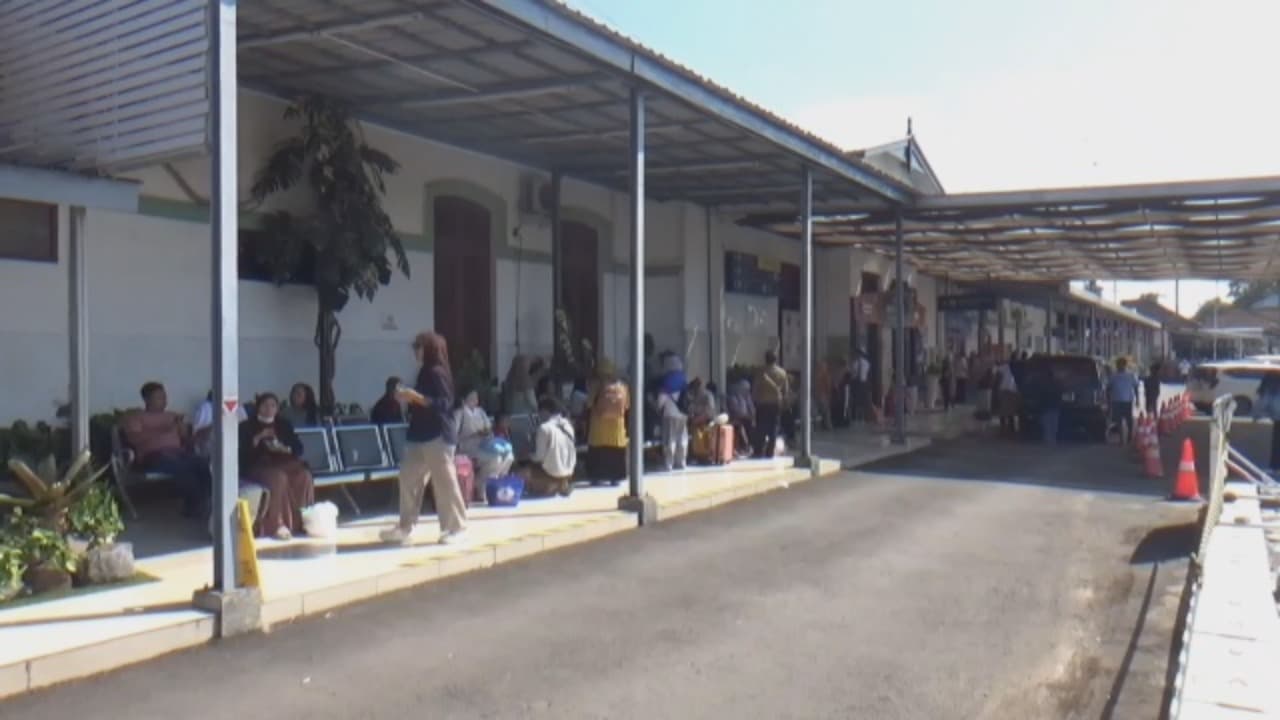 Kereta Diserbu Penumpang saat Libur Paskah