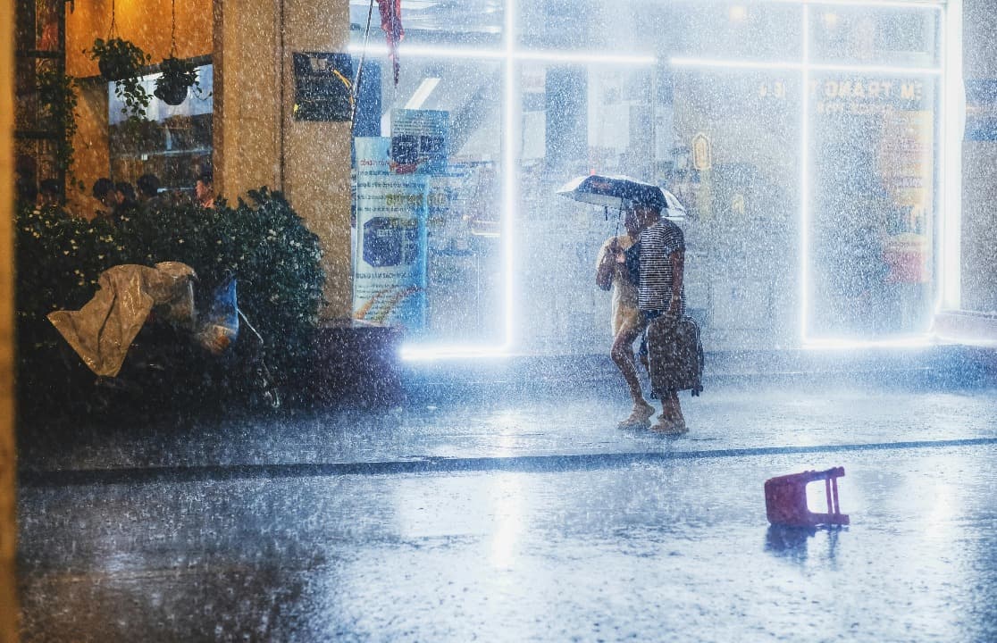 Hujan Deras Disertai Petir Berpotensi Melanda Jawa Timur, BMKG Imbau Masyarakat Waspada