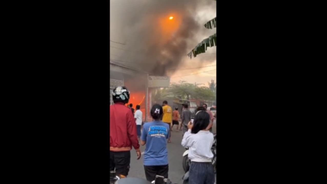 Bengkel Motor Terbakar di Pamekasan, Kerugian Capai Miliaran Rupiah