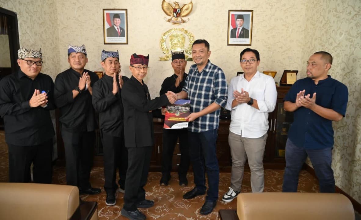 Serahkan Draf Raperda ke DPRD, Pemkab Banyuwangi Uji Coba Aturan Operasional Toko Swalayan