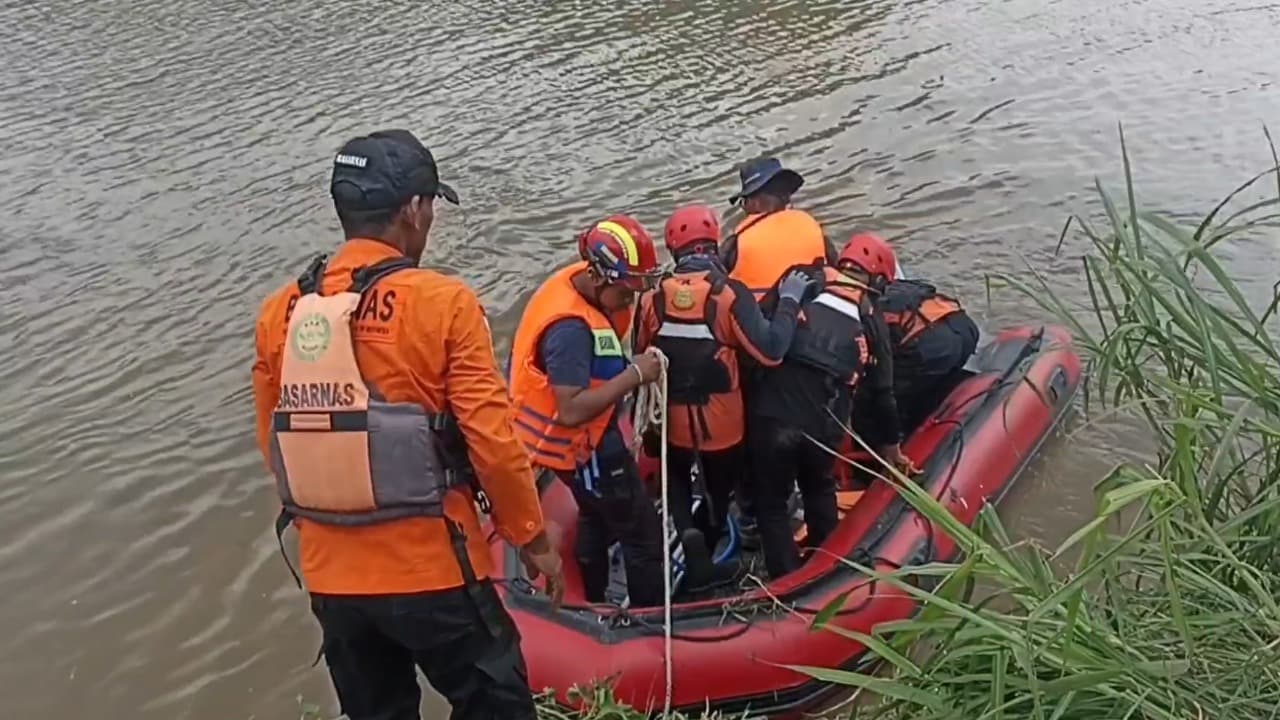 Cari Ikan di Sungai Brantas, Warga Tulungagung Hilang Terseret Arus