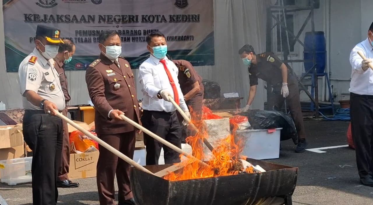 Kejari Kota Kediri Musnahkan 1,9 Kilogram Sabu dan 750 Ribu Pil Double L