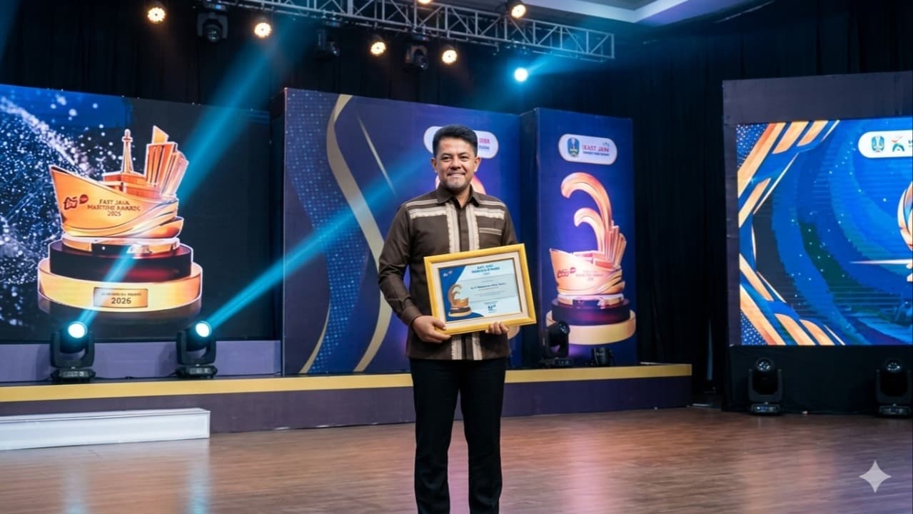 Lestarikan Ekosistem Laut, Bupati Probolinggo Raih Penghargaan East Java Maritime Awards 2026