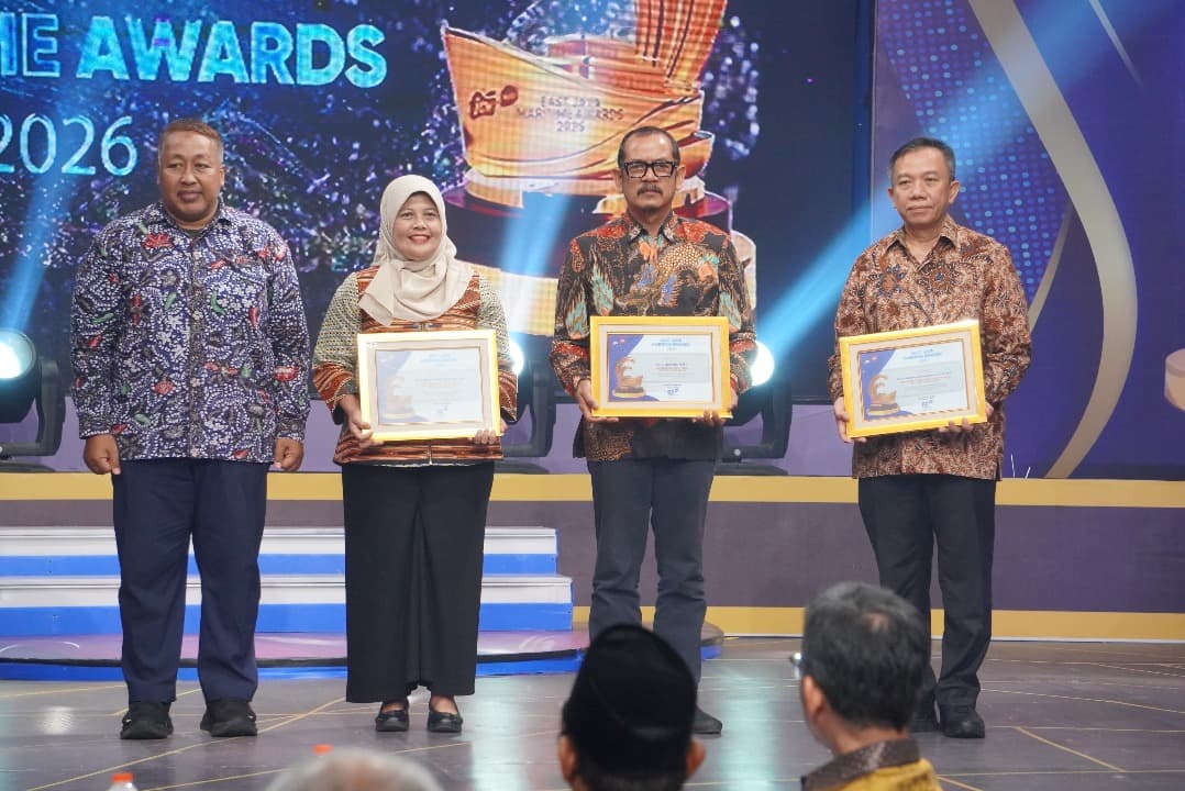 Lestarikan Ekosistem Pesisir, Dinas Kehutanan Jatim Raih Penghargaan East Java Maritime Awards 2026