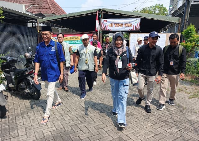 Sidak ke TPS Perum TPL, Kabid DPMD Pemkab Sidoarjo Pastikan Pilkades Aman dan Kondusif