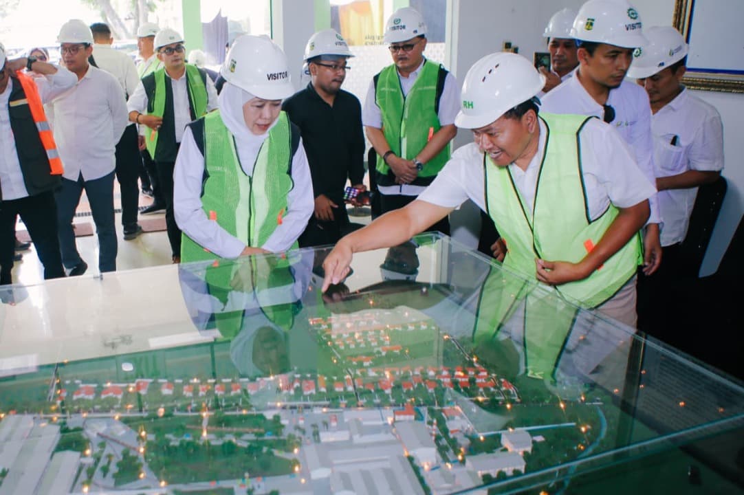 Tinjau PG Ngadirejo Kediri Milik PT SGN, Gubernur Khofifah Optimis Produktivitas Gula Jatim Meningkat