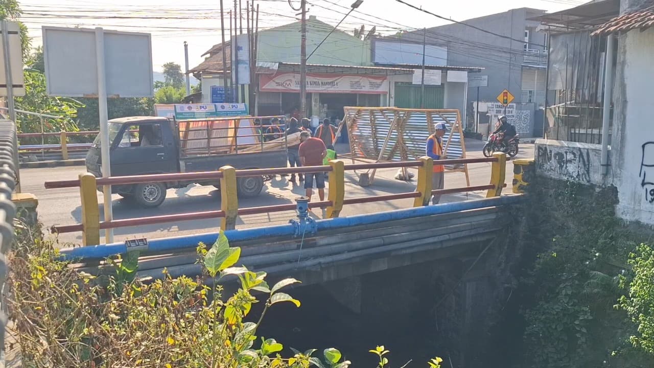 Jembatan Kaliombo 1 Kota Kediri Dibongkar, Jalur Kediri-Tulungagung Ditutup Total 7 Bulan