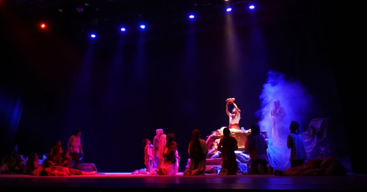 Teater Institut Unesa Sajikan Ave Saturnus, Kritik Pola Pemilihan Kepala Daerah dan Presiden