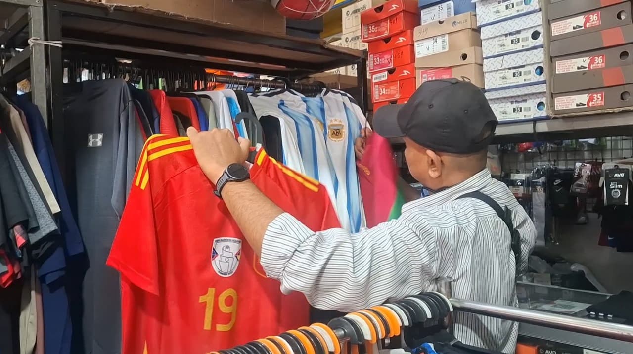 Jersey Timnas Piala Dunia Mulai Diburu, Penjualan di Kediri Naik Dua Kali Lipat