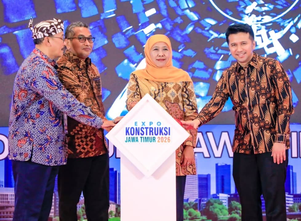 Gubernur Khofifah Kukuhkan Forum Jasa Konstruksi Jatim 2026, Dorong Jadi Motor Pertumbuhan Ekonomi