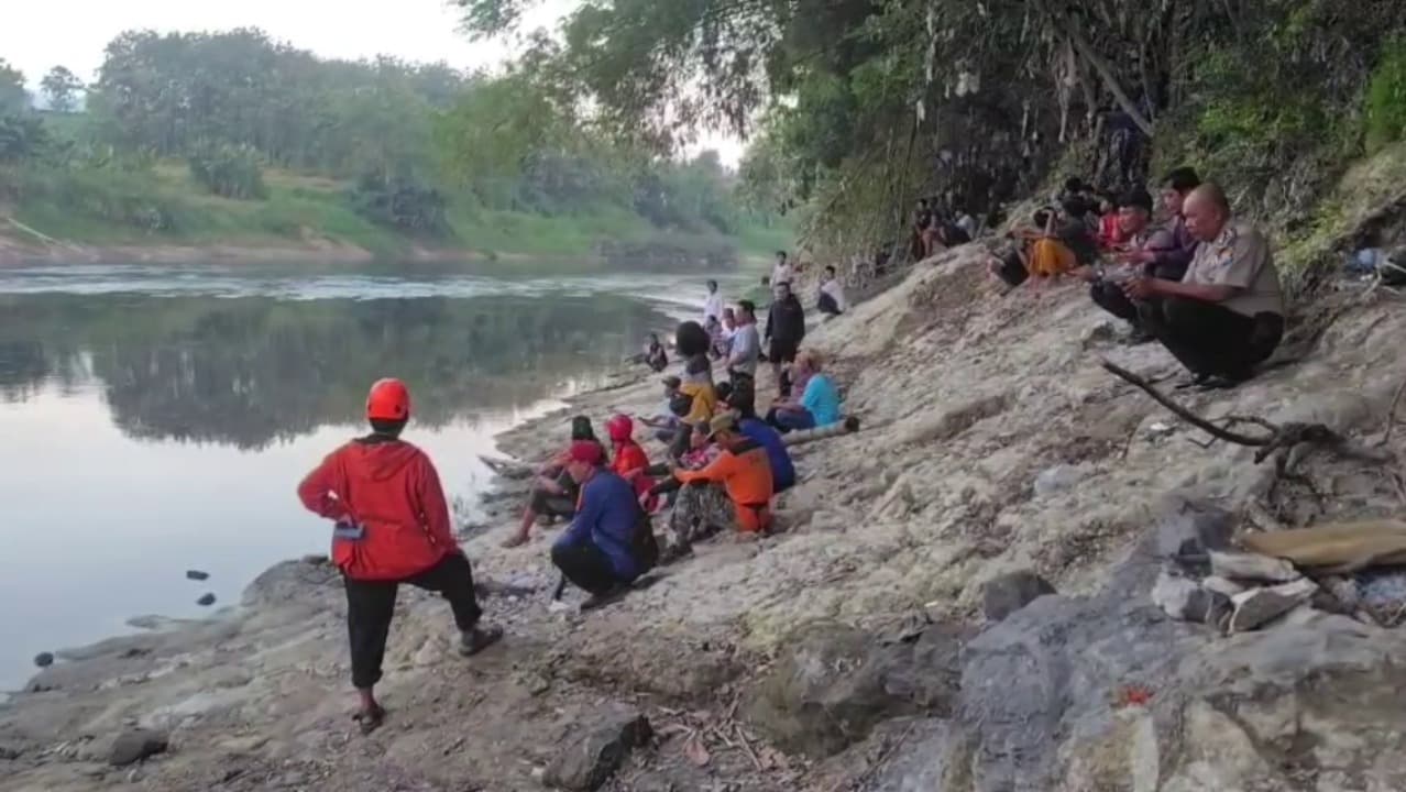 Seorang Santri Dilaporkan Tenggelam di Sungai Bengawan Solo, Pencarian Masih Berlangsung