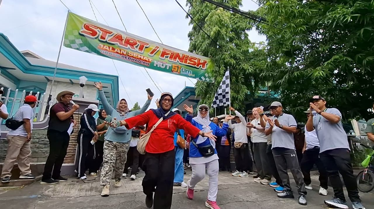 Semangat Kebersamaan Warnai Jalan Sehat Milad ke-51 TAM Syariah