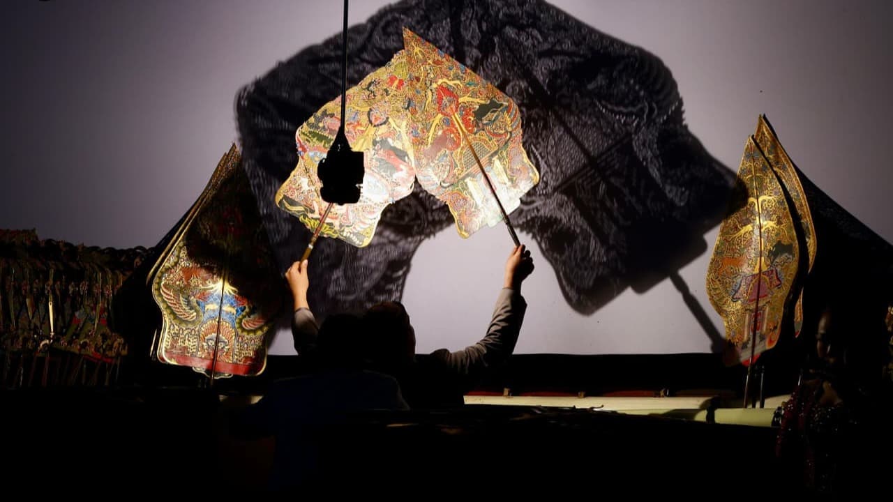 Dihadiri Kapolda Jatim, Pagelaran Wayang Kulit Warnai Hari Bhayangkara ke-80 di Banyuwangi