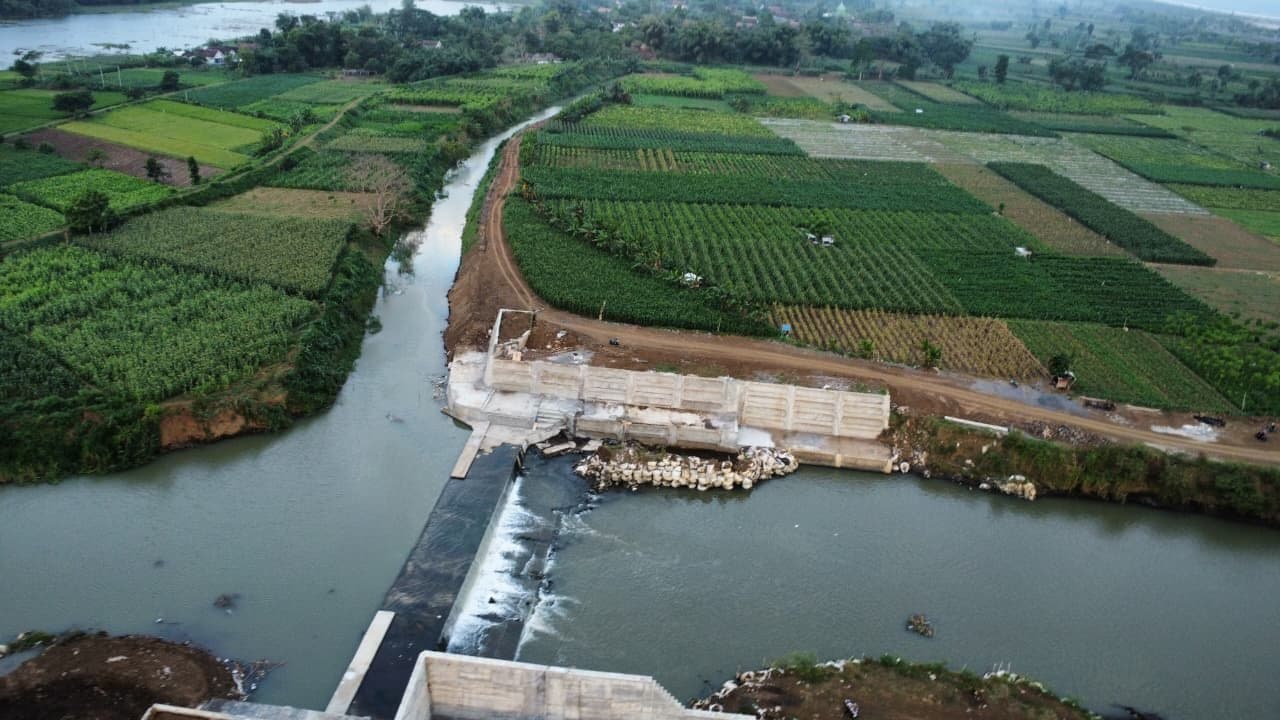 Dinas PU SDA Jatim Tuntaskan Spillway Sungai Tanggul di Jember