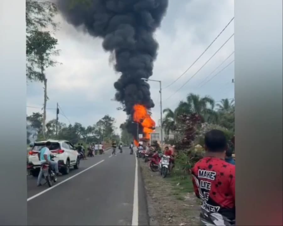Kios Pertamini Terbakar Diduga Akibat Korsleting Pompa, Tiga Orang Alami Luka Bakar