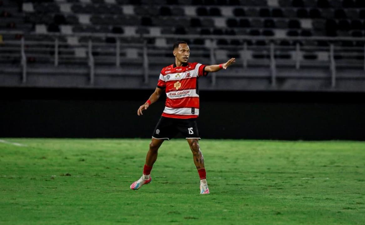 Riski Afrisal Tetap Berseragam Madura United, Aji Kusuma dan Gio Numberi Teken Kontrak Baru