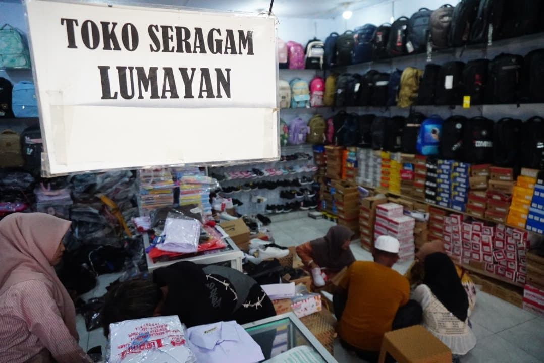 Tak Kunjung Ramai, Pasar Gotong Royong dan Kenangan Berburu Seragam Sekolah di Kota Probolinggo