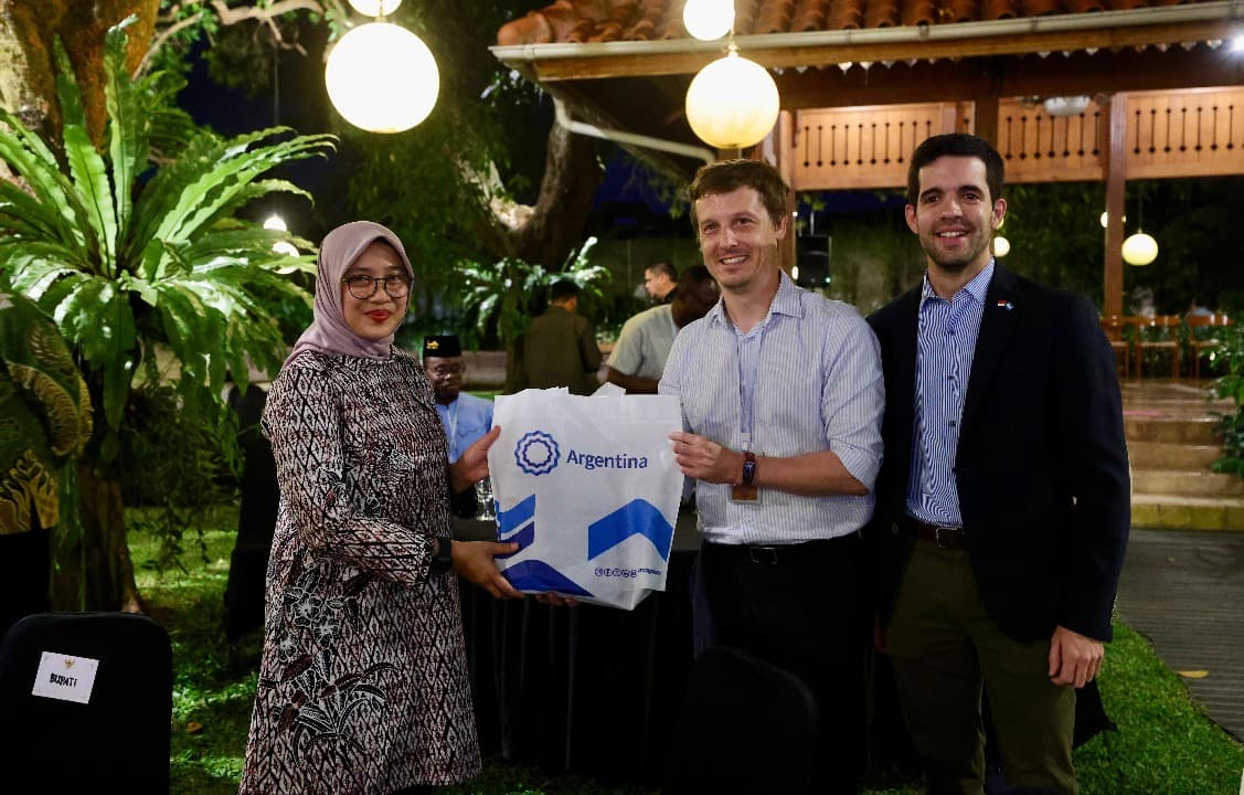 Ke Banyuwangi Sharing Pengelolaan Pertanian Berkelanjutan, Delegasi Argentina Terkesan dengan Vibes Hutan Banyuwangi