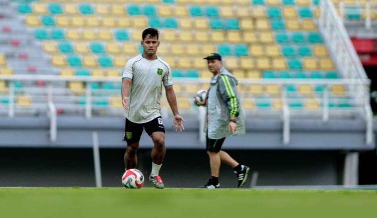 Gelandang Persebaya Fokus Jaga Kondisi di Tengah Libur Kompetisi