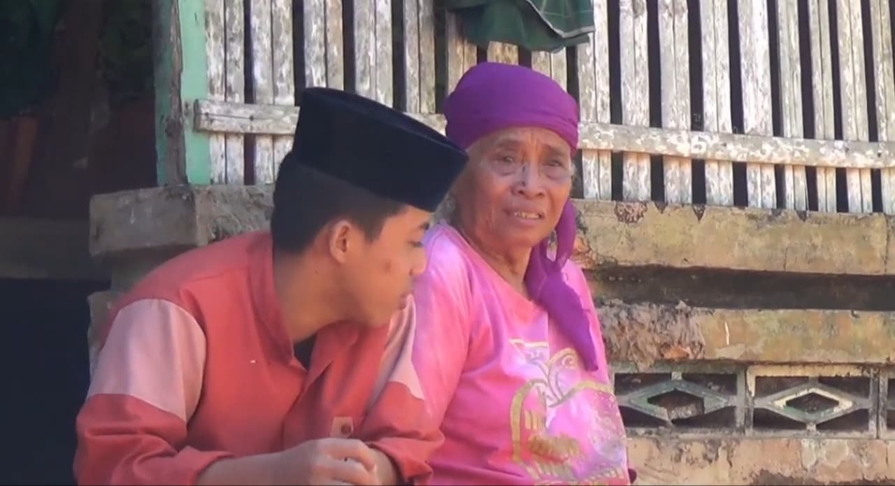 Ironi di Sampang, Perut Lapar Nenek Misnati dan Cucu, Bansos Beras Lenyap Hanya karena Aturan KTP